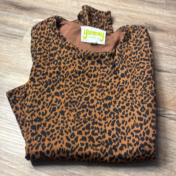 Yummy Sweater Co Cheetah Bodysuit - Picture 4 of 4